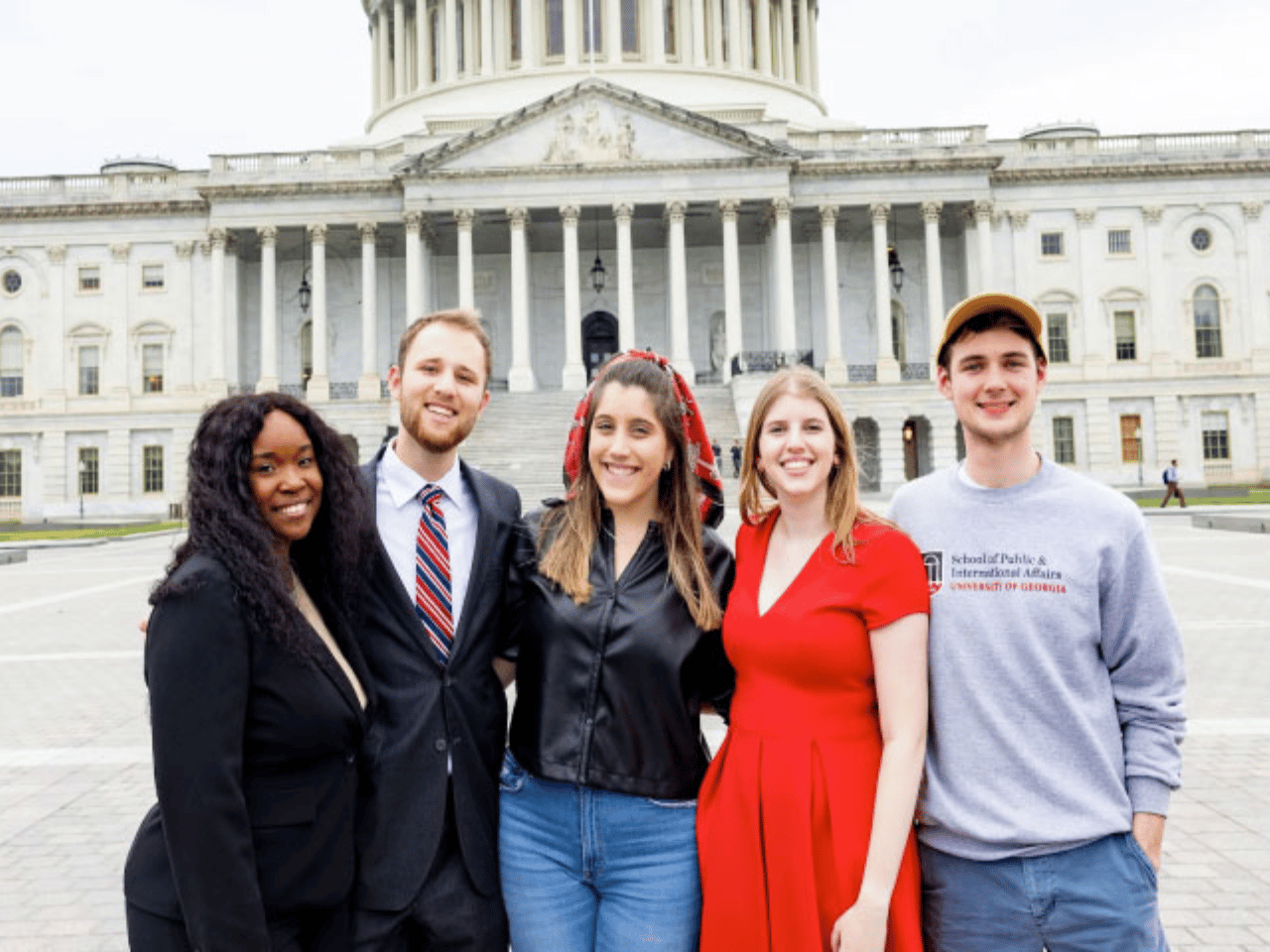 A group of UGA students stand in front of the US Capitol Building.